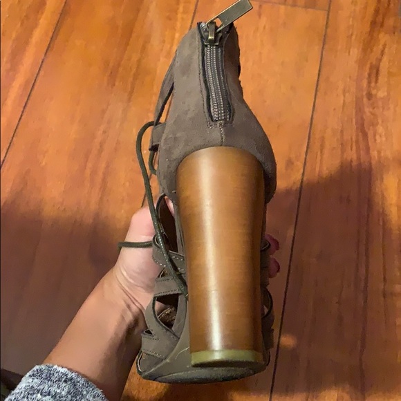 Heels - Picture 4 of 5